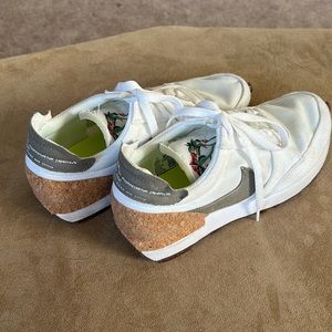 Nike DBreak Pagoda Women’s Sneakers